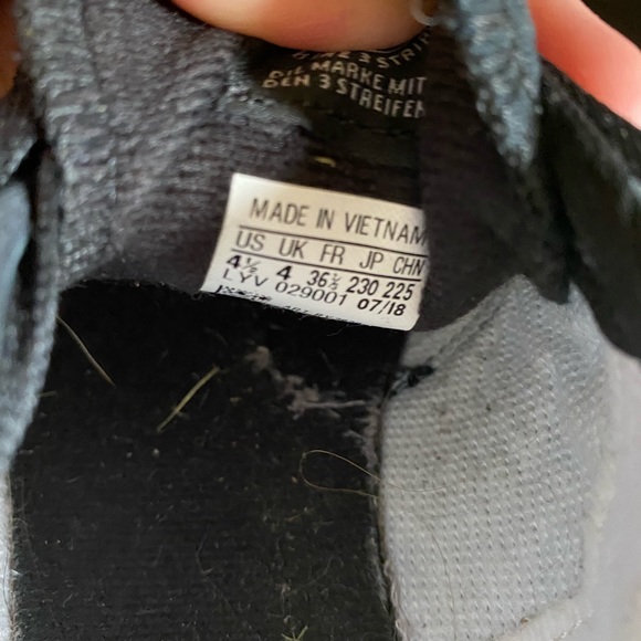 EUC Adidas sneakers - Picture 2 of 7